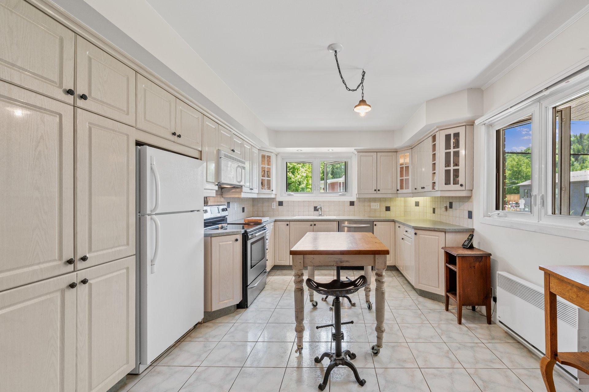 









6


Rue Liboiron

,
Sainte-Agathe-des-Monts,




QC
J8C2X3

