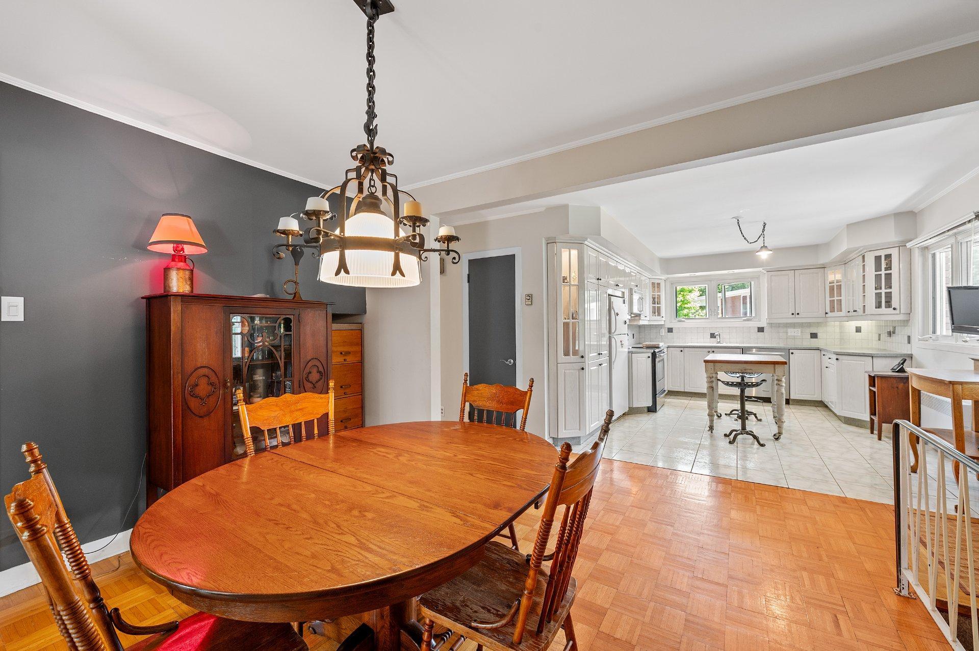 









6


Rue Liboiron

,
Sainte-Agathe-des-Monts,




QC
J8C2X3

