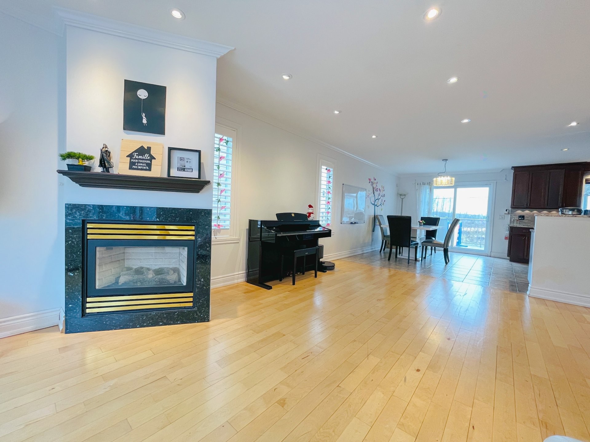 









2104


Rue de Renaix

,
Laval (Vimont),




QC
H2B2A5

