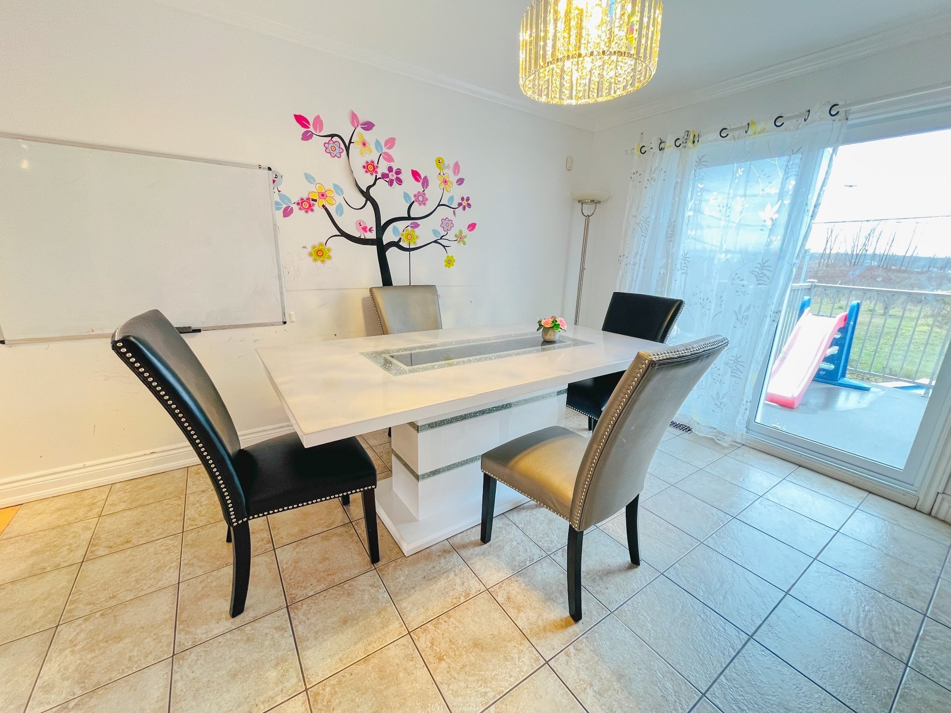 









2104


Rue de Renaix

,
Laval (Vimont),




QC
H2B2A5

