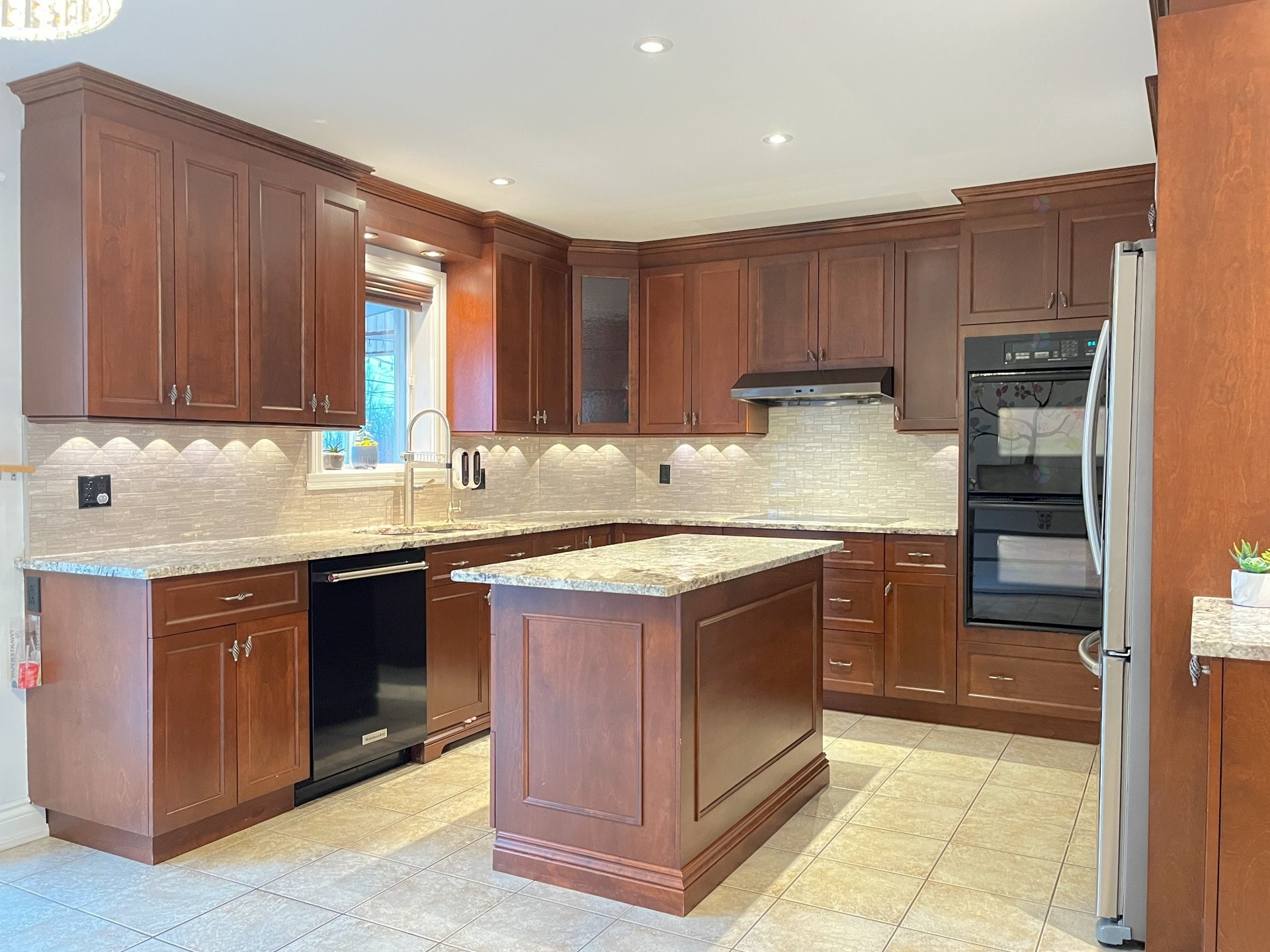 









2104


Rue de Renaix

,
Laval (Vimont),




QC
H2B2A5

