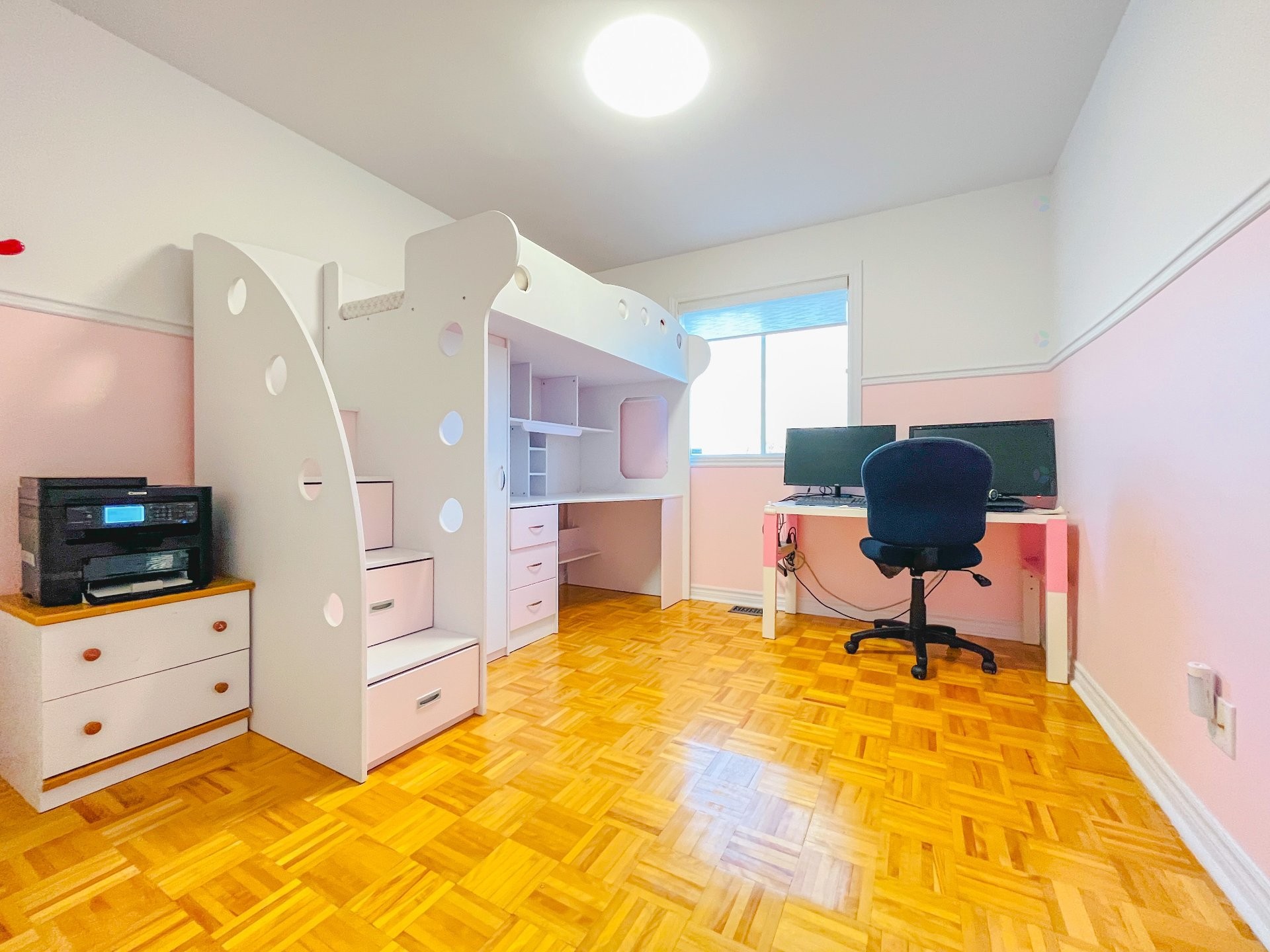 









2104


Rue de Renaix

,
Laval (Vimont),




QC
H2B2A5

