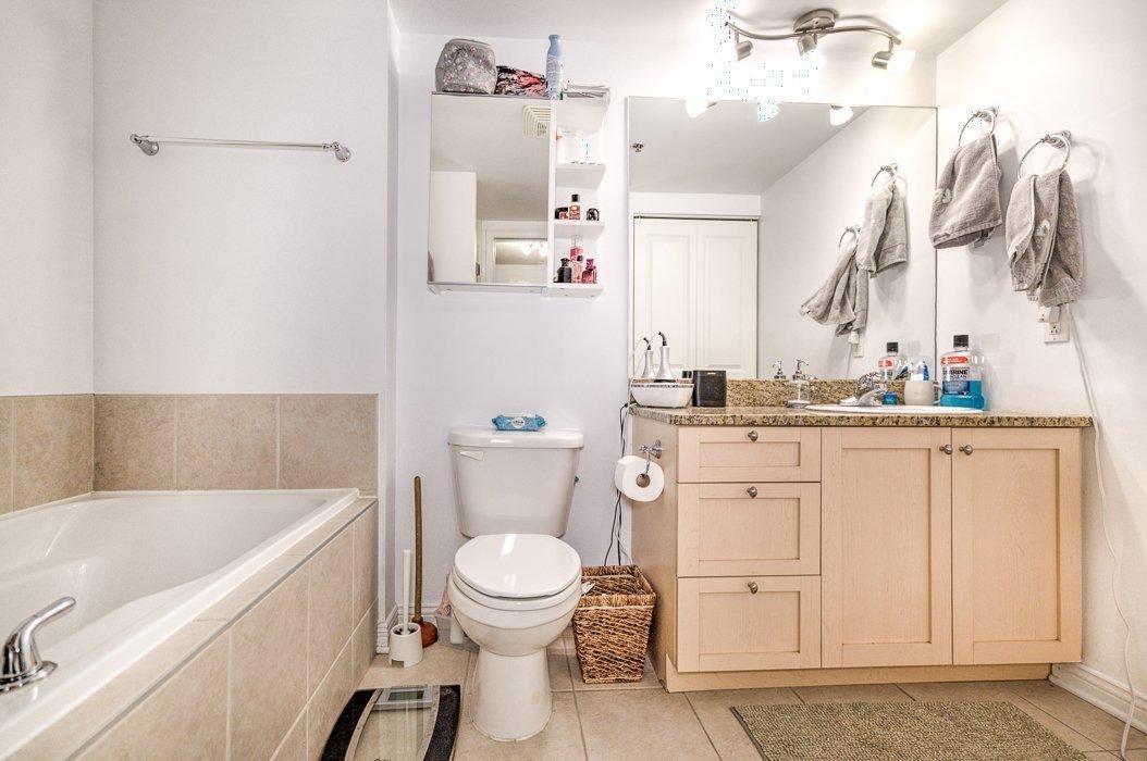 









1280


Rue St-Jacques

, 1106,
Montréal (Ville-Marie),




QC
H3C0G1

