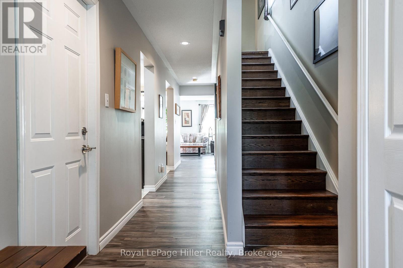 












421 GREENWOOD DRIVE

,
Stratford,




Ontario
N5A7S7

