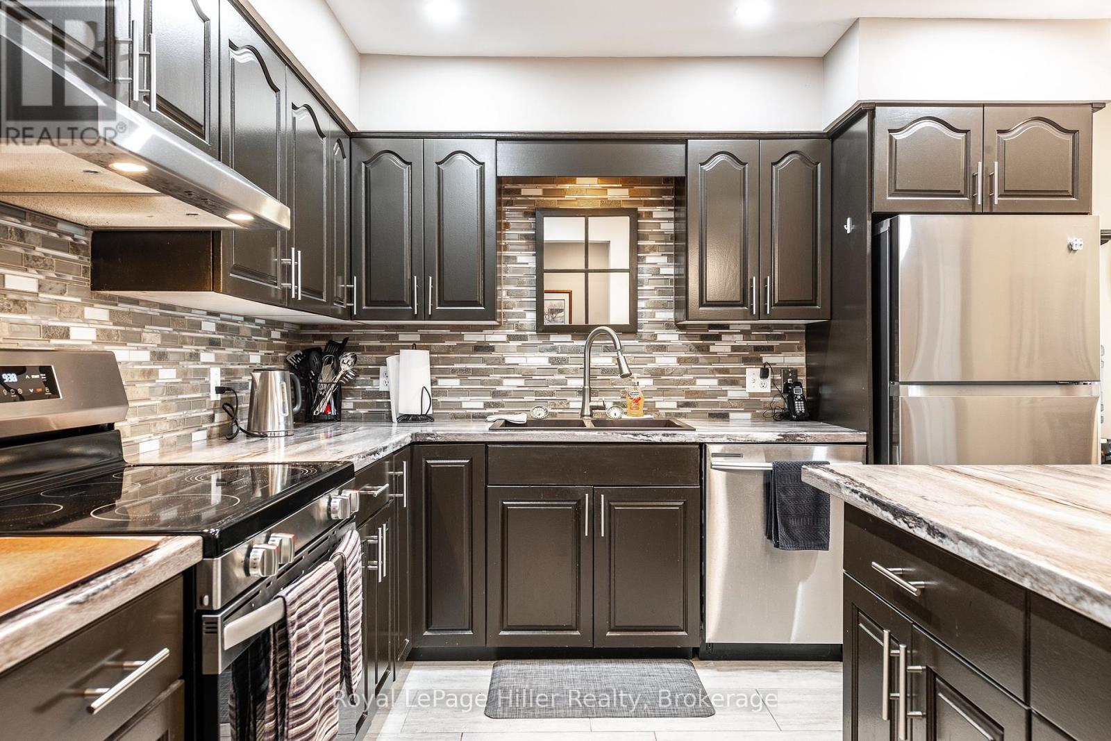 












421 GREENWOOD DRIVE

,
Stratford,




Ontario
N5A7S7

