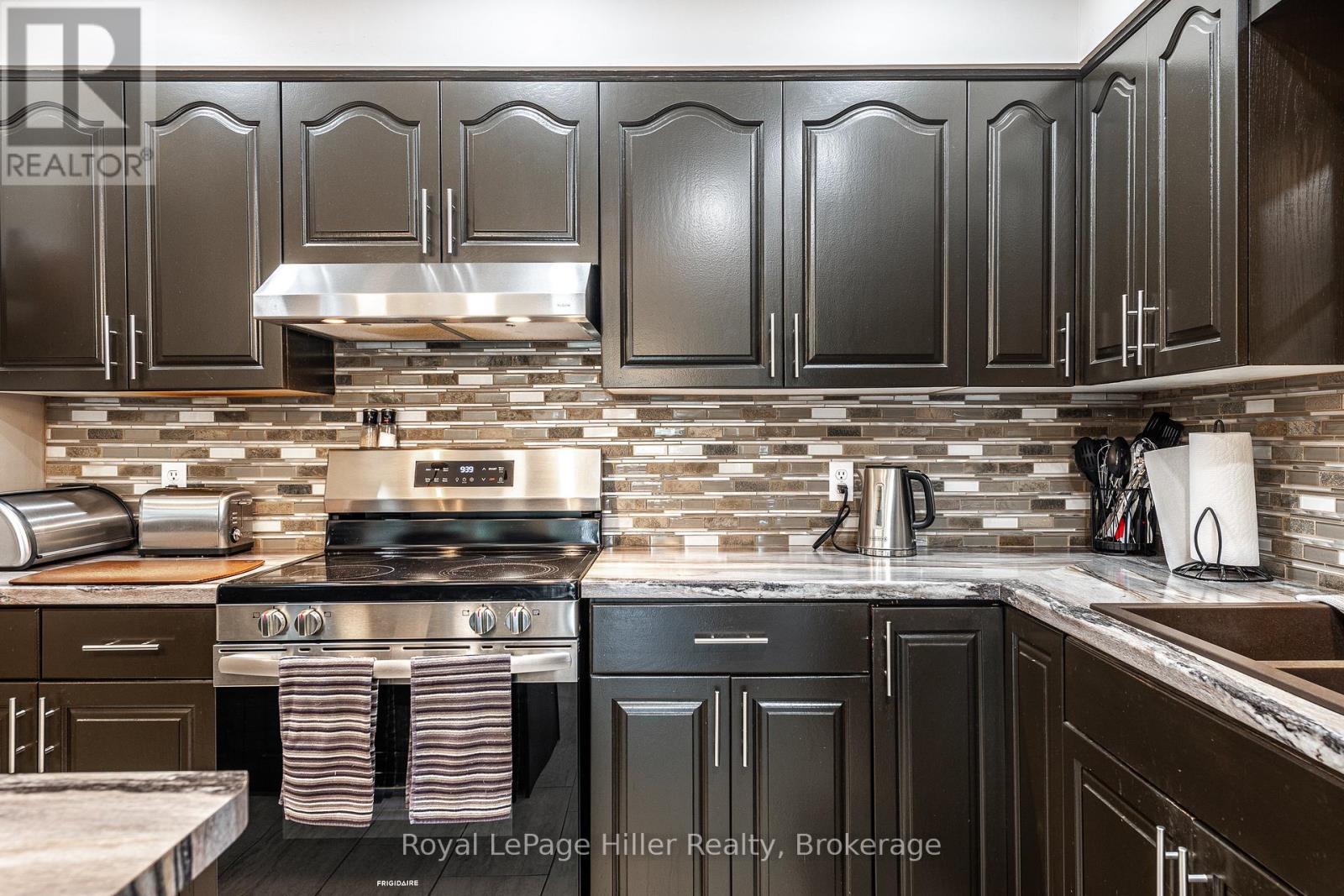 












421 GREENWOOD DRIVE

,
Stratford,




Ontario
N5A7S7

