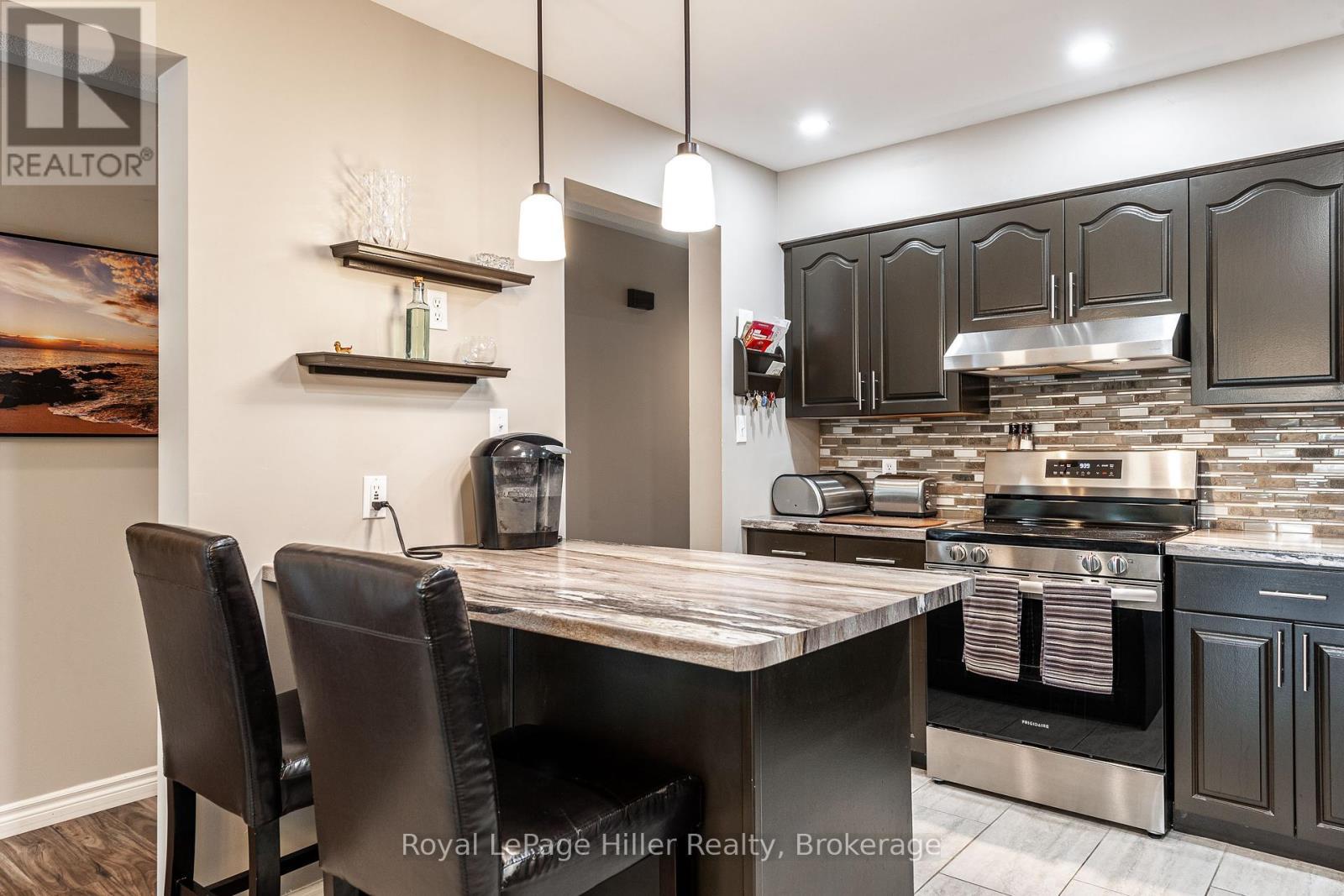 












421 GREENWOOD DRIVE

,
Stratford,




Ontario
N5A7S7

