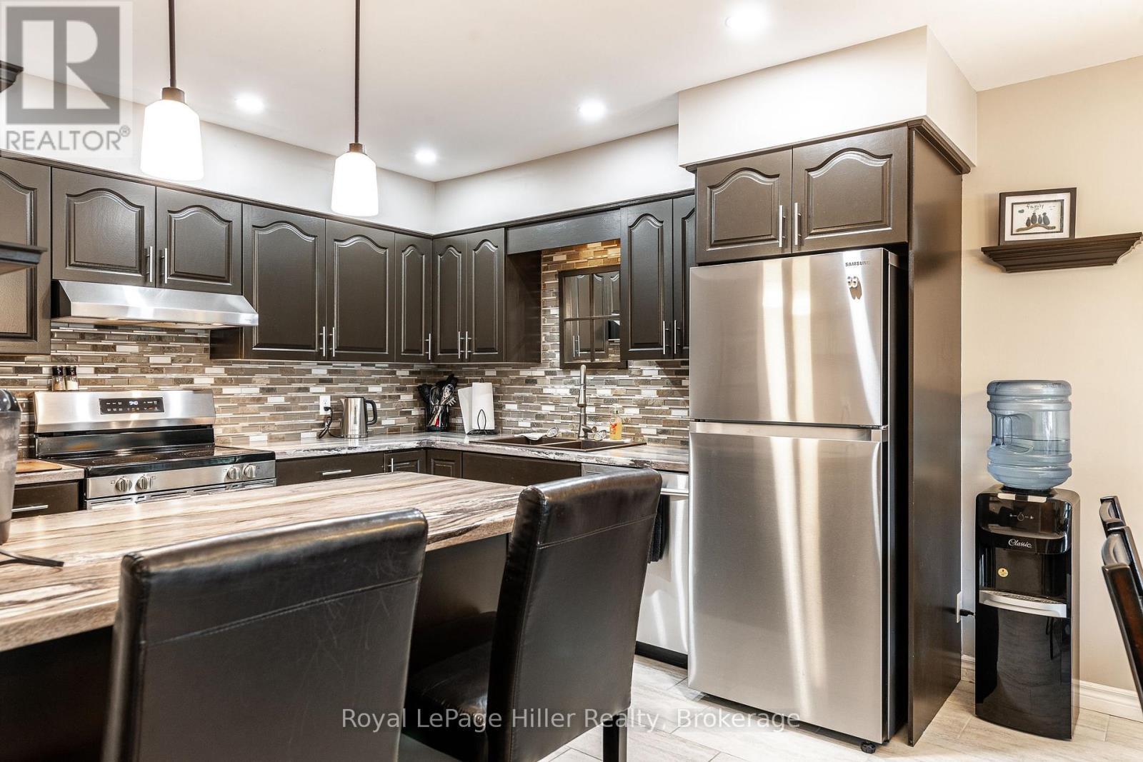 












421 GREENWOOD DRIVE

,
Stratford,




Ontario
N5A7S7

