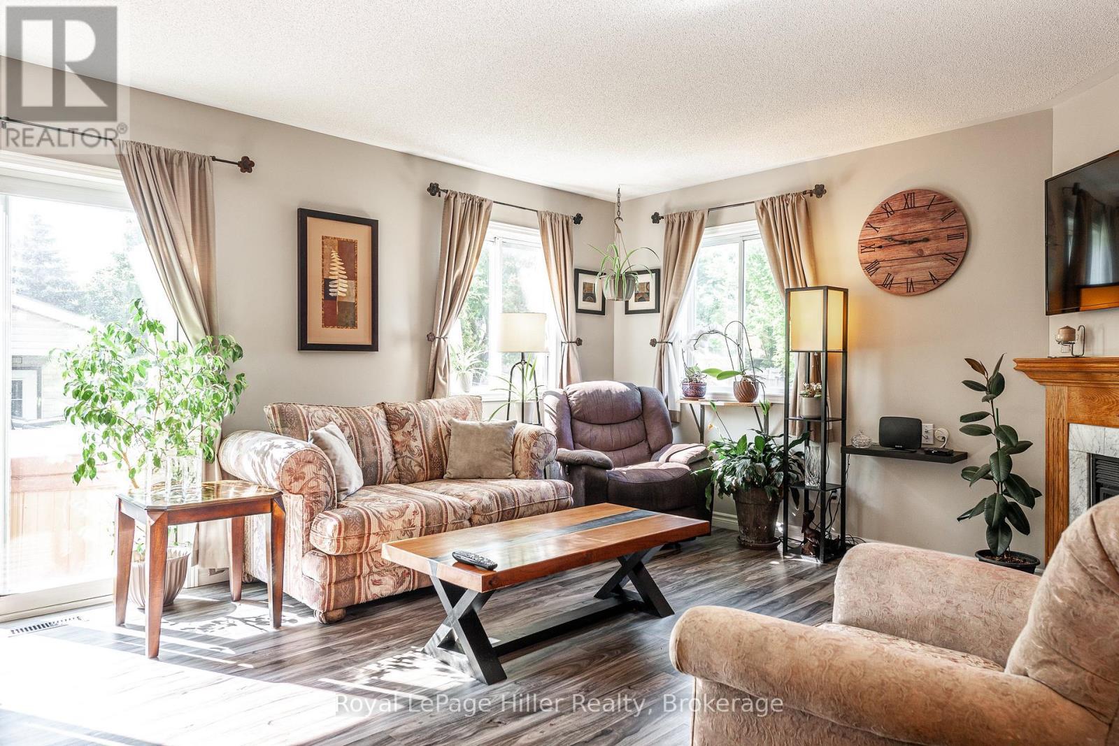 












421 GREENWOOD DRIVE

,
Stratford,




Ontario
N5A7S7


