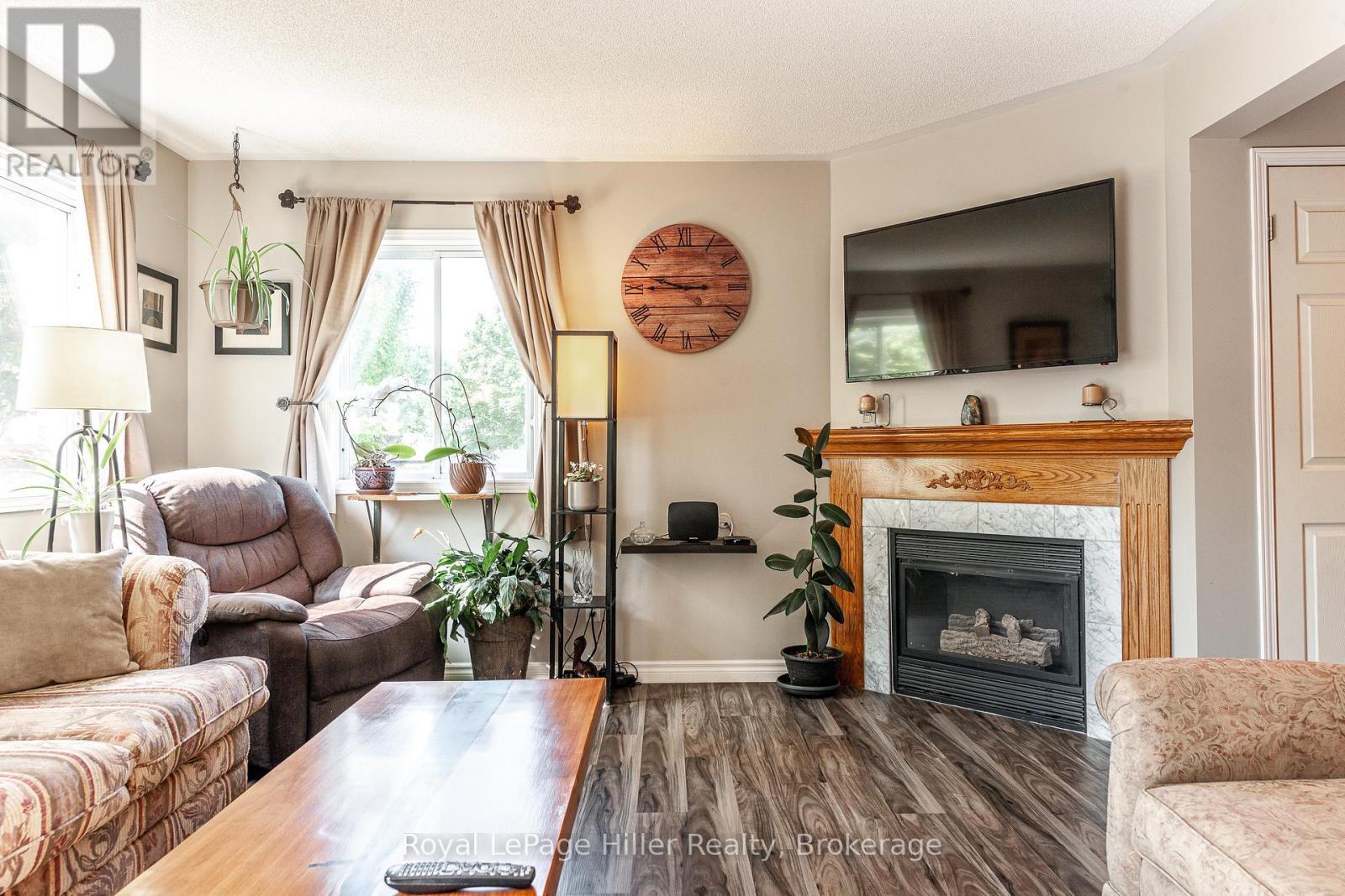 












421 GREENWOOD DRIVE

,
Stratford,




Ontario
N5A7S7

