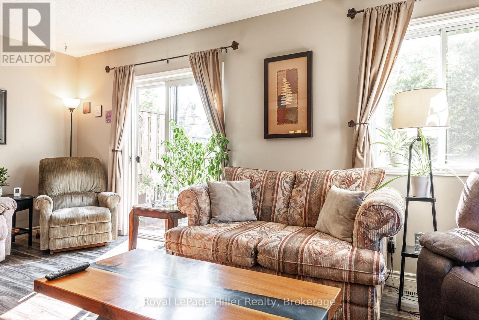 












421 GREENWOOD DRIVE

,
Stratford,




Ontario
N5A7S7

