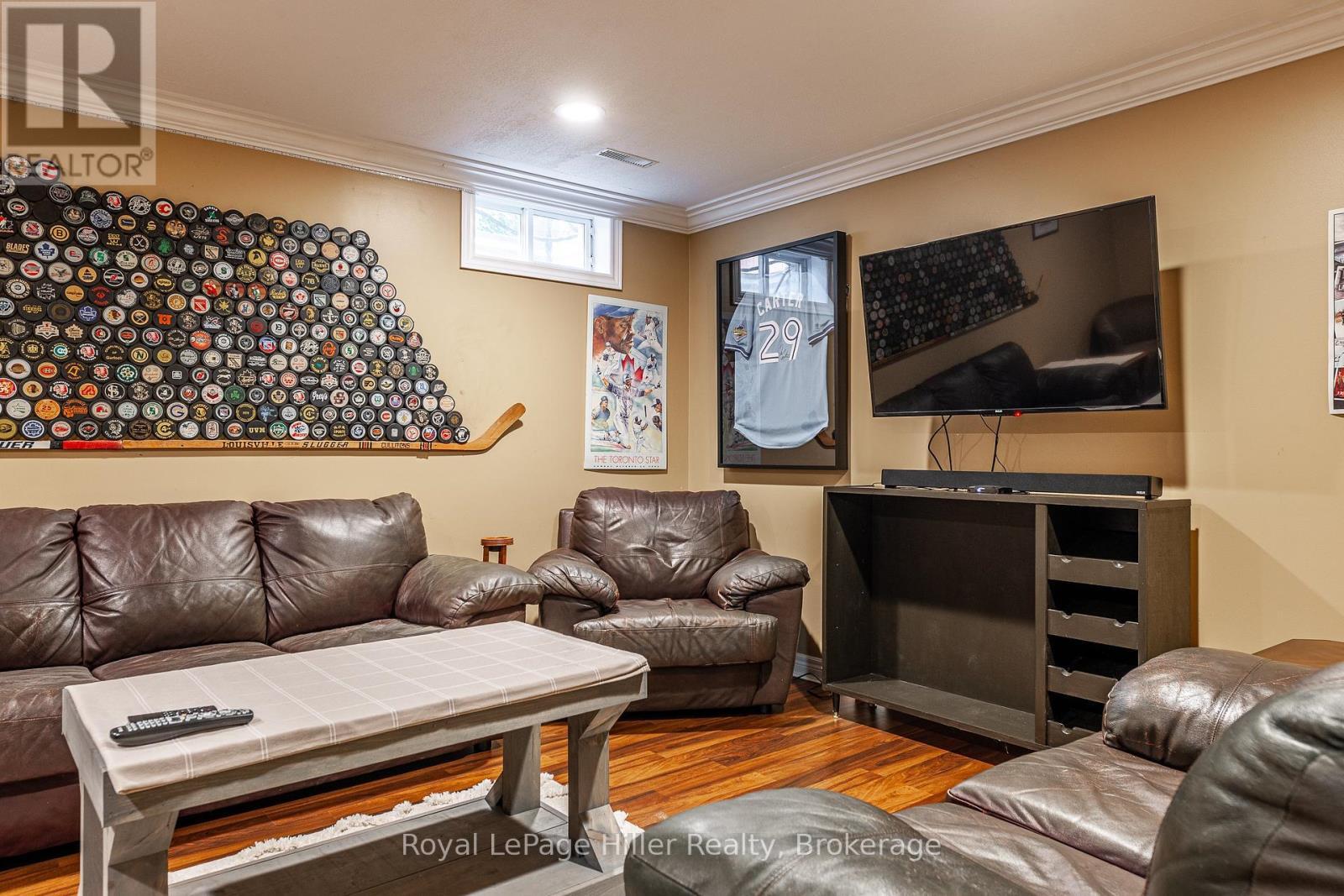 












421 GREENWOOD DRIVE

,
Stratford,




Ontario
N5A7S7

