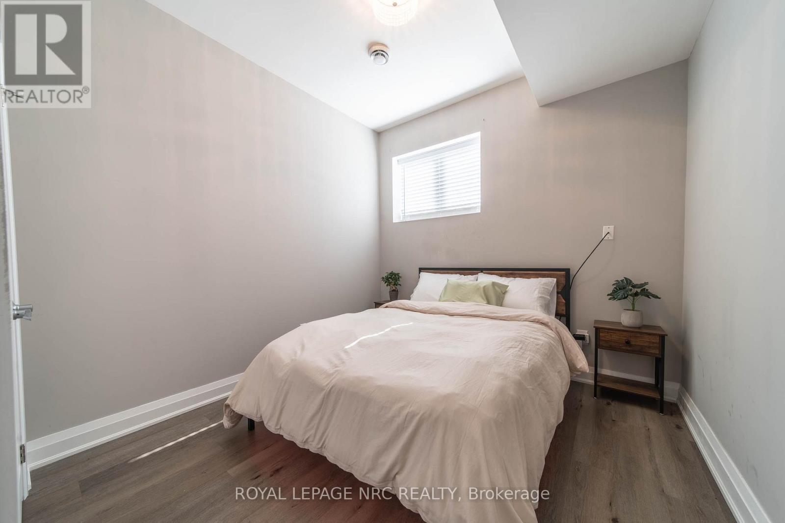 












37A ORMONDE AVENUE

,
St. Catharines (Facer),




Ontario
L2M5P1

