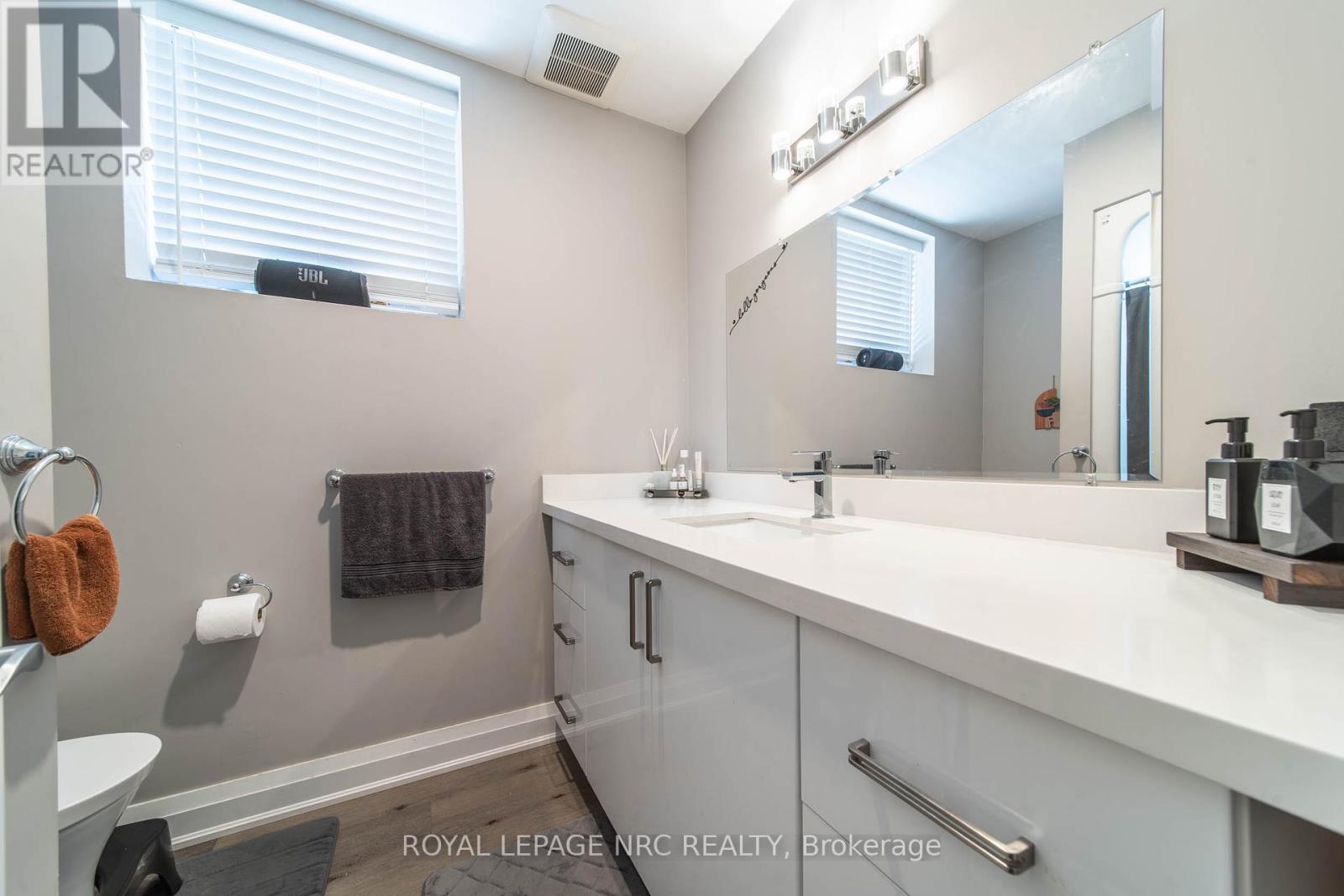 












37A ORMONDE AVENUE

,
St. Catharines (Facer),




Ontario
L2M5P1

