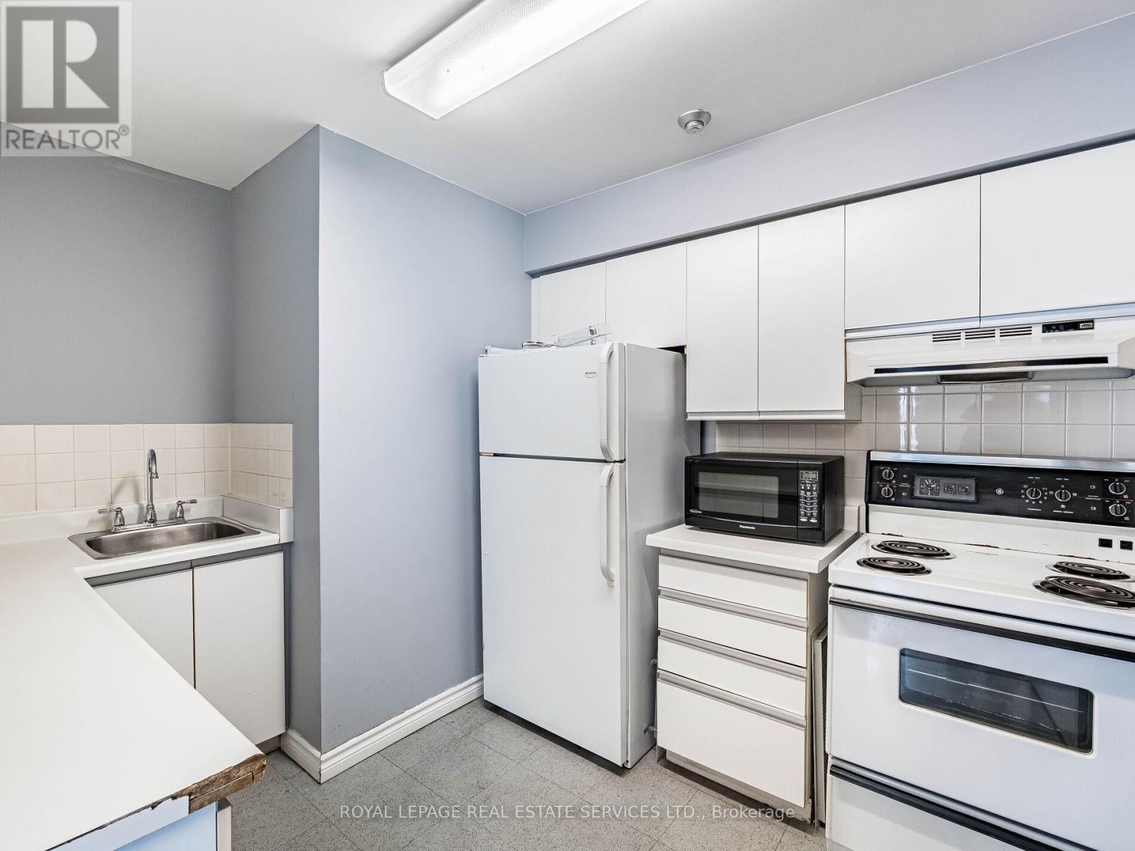 












908 - 12 LAURELCREST STREET

,
Brampton,




Ontario
L6S5Y4

