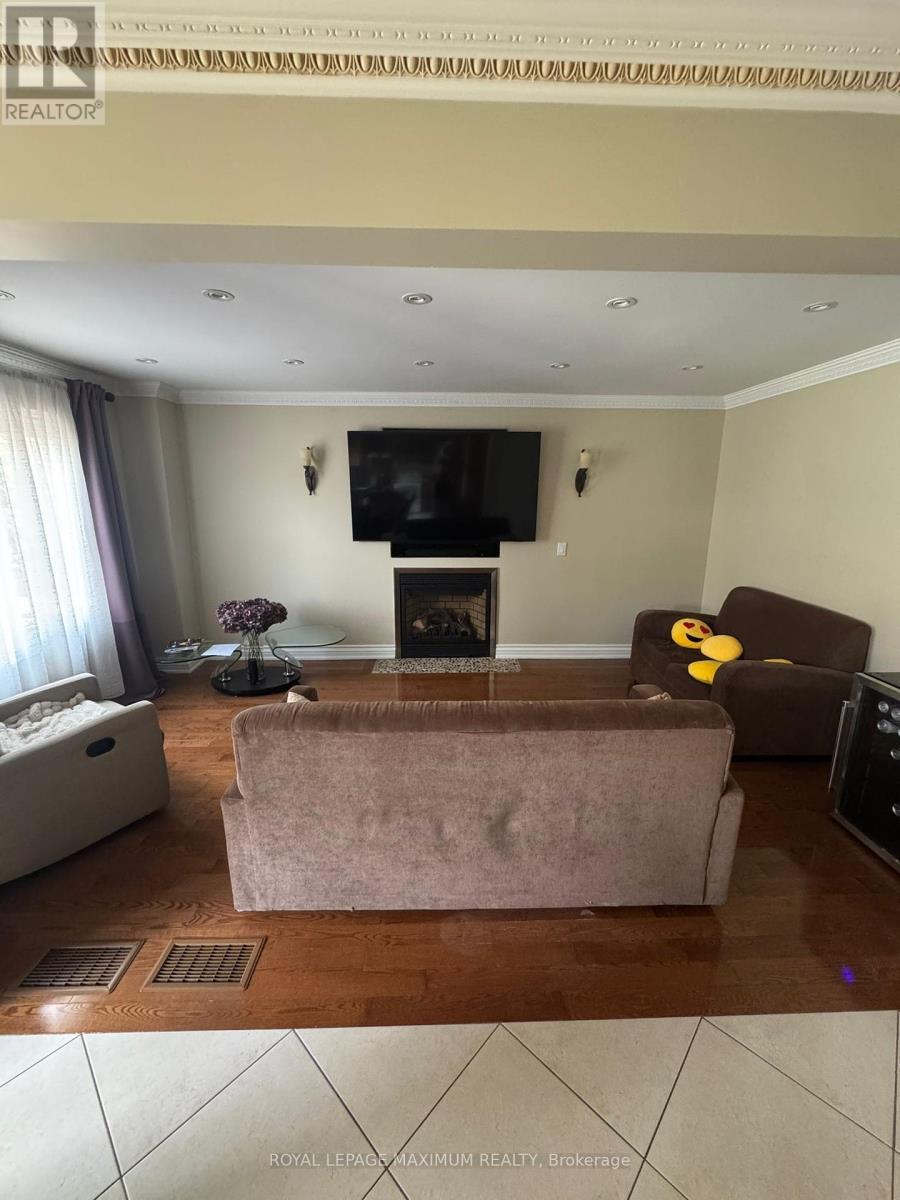 












198 CLOVER LEAF STREET

,
Vaughan,




Ontario
L4L4H6

