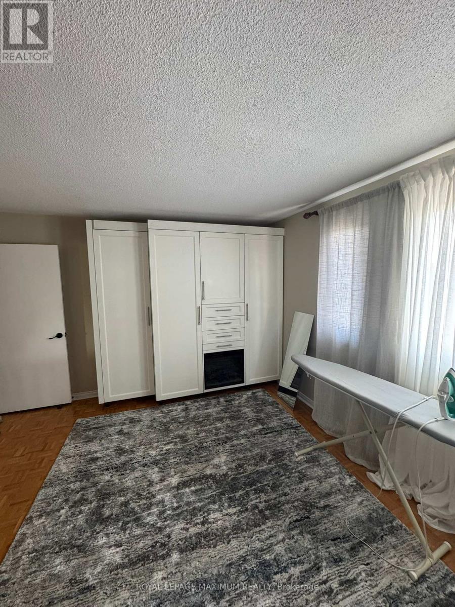 












198 CLOVER LEAF STREET

,
Vaughan,




Ontario
L4L4H6

