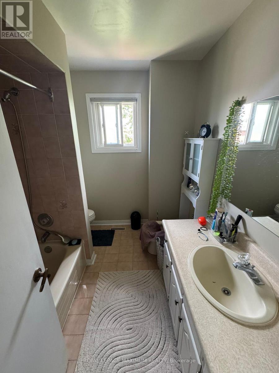 












198 CLOVER LEAF STREET

,
Vaughan,




Ontario
L4L4H6

