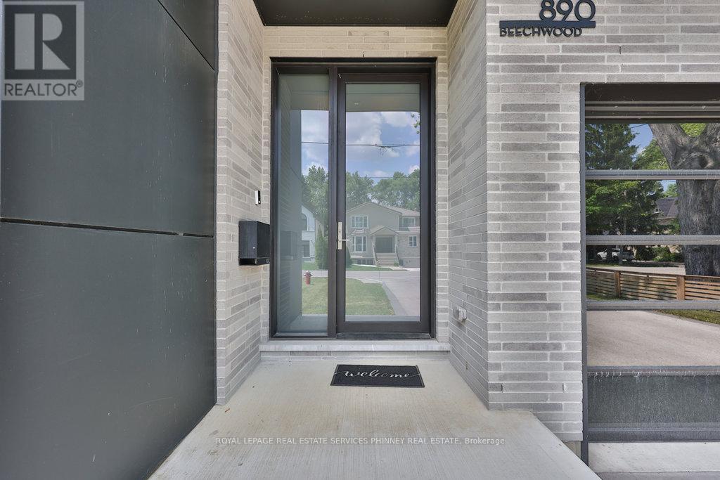 












890 BEECHWOOD AVENUE

,
Mississauga,




Ontario
L5G4E2

