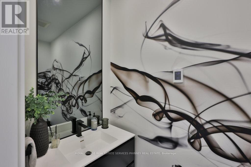 












890 BEECHWOOD AVENUE

,
Mississauga,




Ontario
L5G4E2

