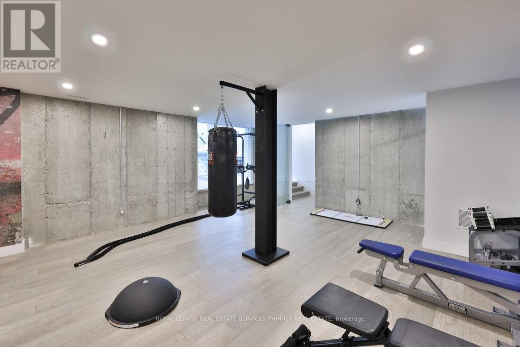 












890 BEECHWOOD AVENUE

,
Mississauga,




Ontario
L5G4E2

