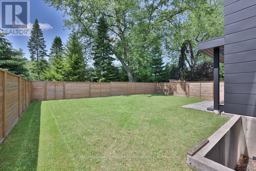 












890 BEECHWOOD AVENUE

,
Mississauga,




Ontario
L5G4E2

