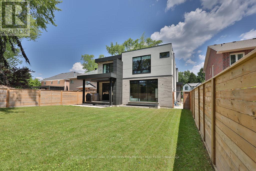 












890 BEECHWOOD AVENUE

,
Mississauga,




Ontario
L5G4E2

