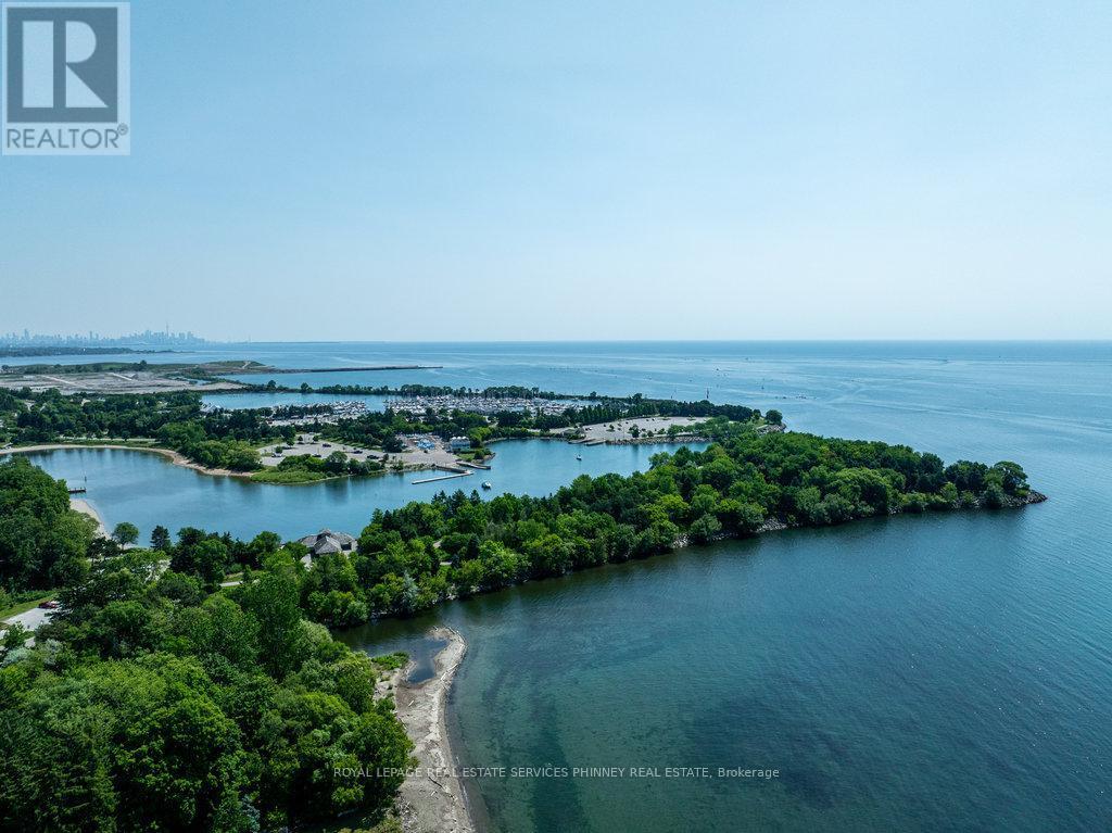 












890 BEECHWOOD AVENUE

,
Mississauga,




Ontario
L5G4E2

