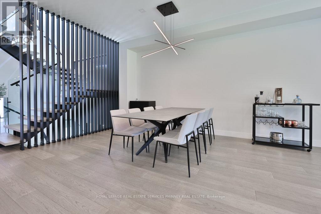












890 BEECHWOOD AVENUE

,
Mississauga,




Ontario
L5G4E2

