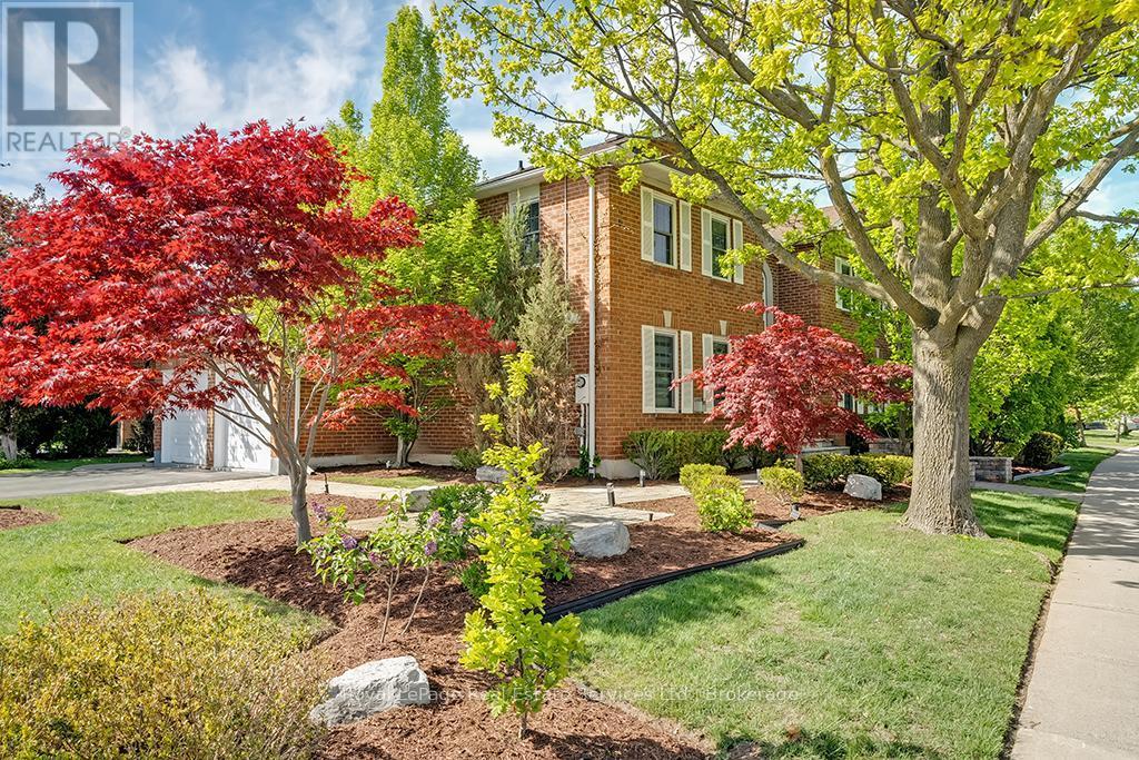 












2101 GROSVENOR STREET

,
Oakville (WC Wedgewood Creek),




Ontario
L6H4N1

