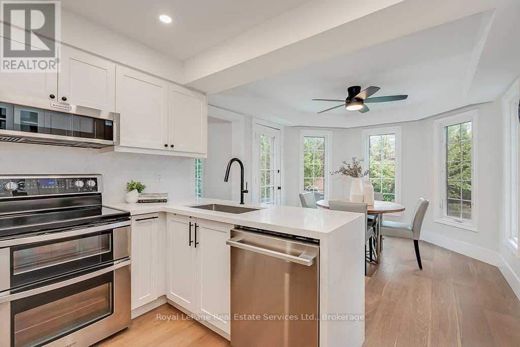 












2101 GROSVENOR STREET

,
Oakville (WC Wedgewood Creek),




Ontario
L6H4N1

