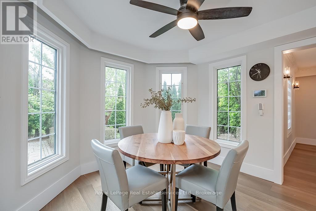 












2101 GROSVENOR STREET

,
Oakville (WC Wedgewood Creek),




Ontario
L6H4N1

