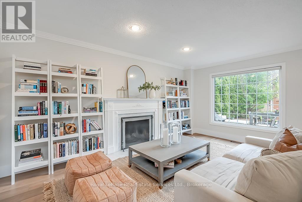 












2101 GROSVENOR STREET

,
Oakville (WC Wedgewood Creek),




Ontario
L6H4N1

