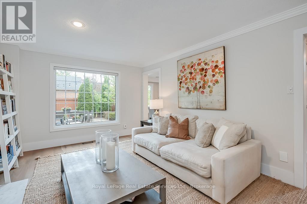 












2101 GROSVENOR STREET

,
Oakville (WC Wedgewood Creek),




Ontario
L6H4N1

