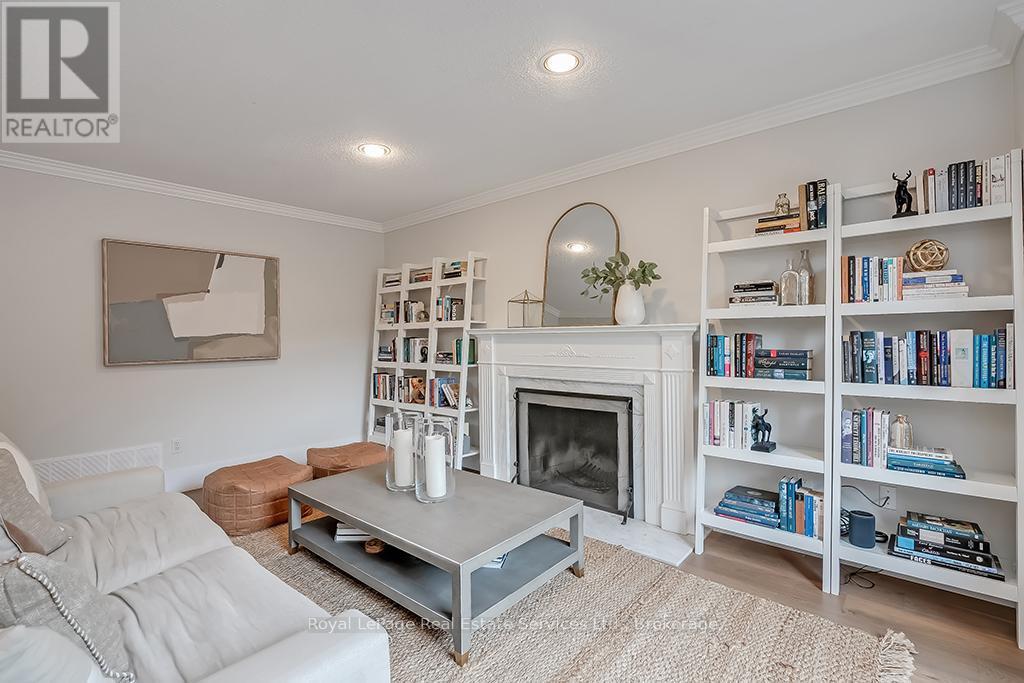 












2101 GROSVENOR STREET

,
Oakville (WC Wedgewood Creek),




Ontario
L6H4N1

