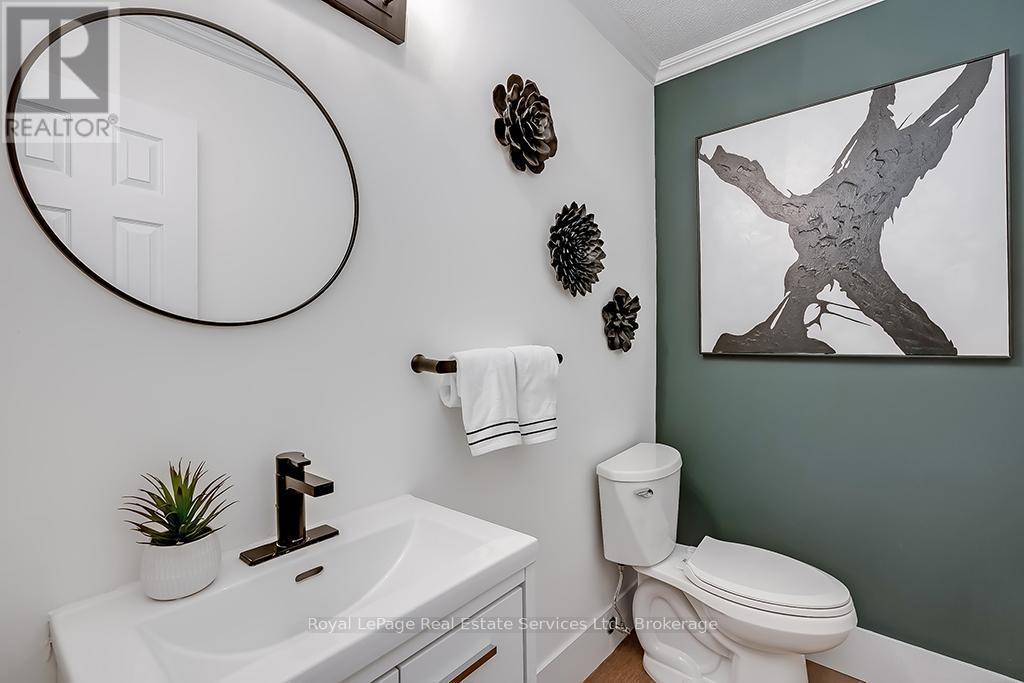 












2101 GROSVENOR STREET

,
Oakville (WC Wedgewood Creek),




Ontario
L6H4N1

