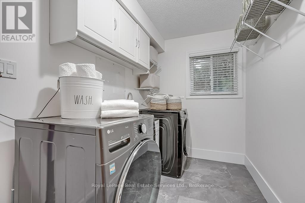 












2101 GROSVENOR STREET

,
Oakville (WC Wedgewood Creek),




Ontario
L6H4N1

