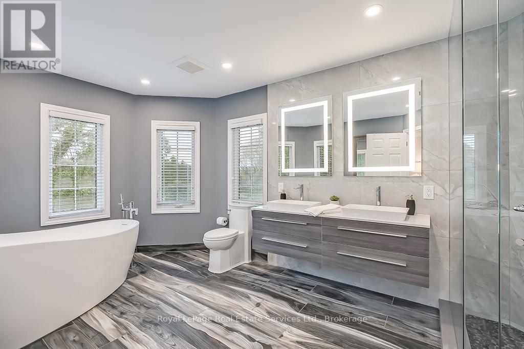 












2101 GROSVENOR STREET

,
Oakville (WC Wedgewood Creek),




Ontario
L6H4N1

