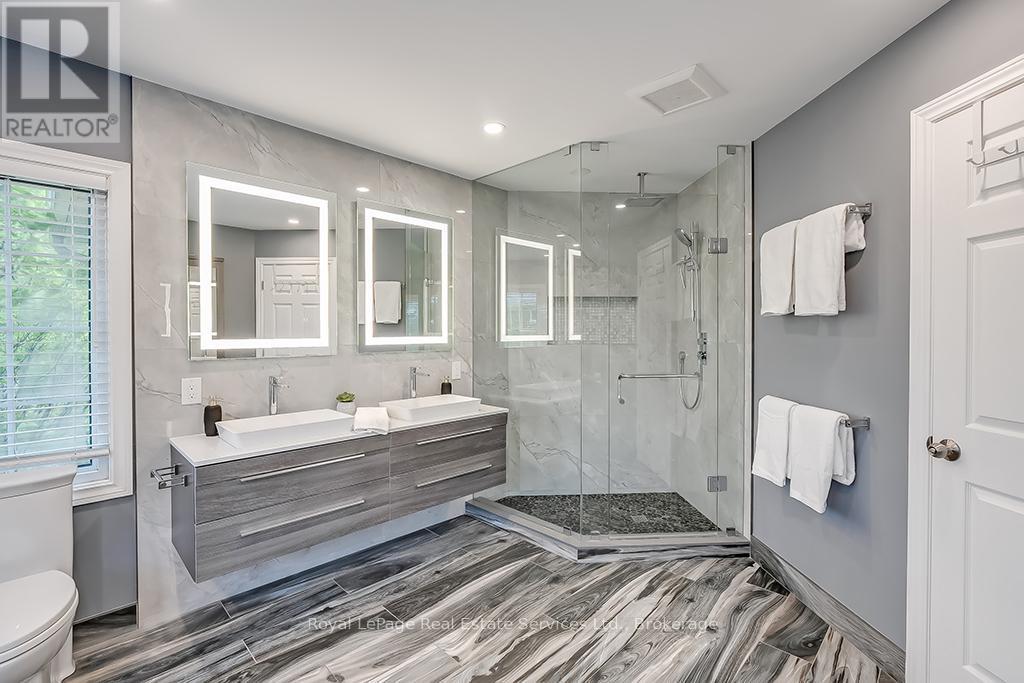 












2101 GROSVENOR STREET

,
Oakville (WC Wedgewood Creek),




Ontario
L6H4N1

