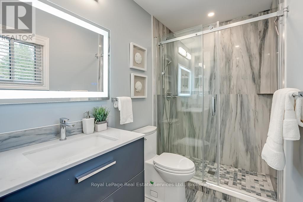 












2101 GROSVENOR STREET

,
Oakville (WC Wedgewood Creek),




Ontario
L6H4N1

