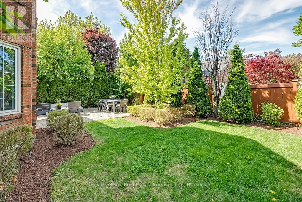 












2101 GROSVENOR STREET

,
Oakville (WC Wedgewood Creek),




Ontario
L6H4N1

