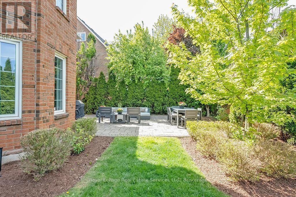 












2101 GROSVENOR STREET

,
Oakville (WC Wedgewood Creek),




Ontario
L6H4N1

