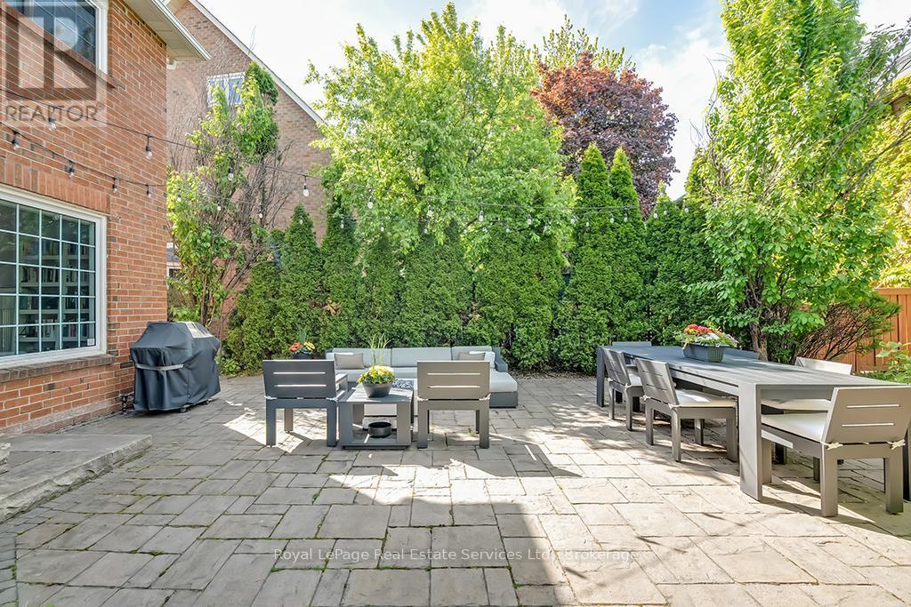












2101 GROSVENOR STREET

,
Oakville (WC Wedgewood Creek),




Ontario
L6H4N1

