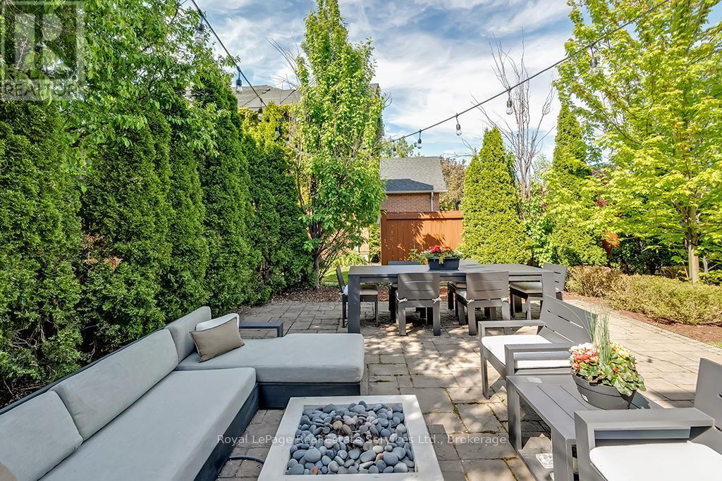 












2101 GROSVENOR STREET

,
Oakville (WC Wedgewood Creek),




Ontario
L6H4N1

