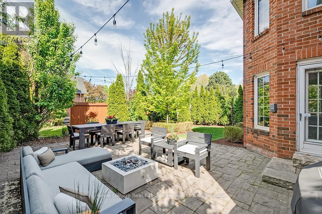 












2101 GROSVENOR STREET

,
Oakville (WC Wedgewood Creek),




Ontario
L6H4N1

