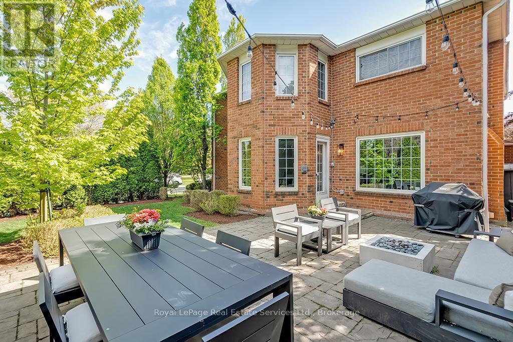 












2101 GROSVENOR STREET

,
Oakville (WC Wedgewood Creek),




Ontario
L6H4N1

