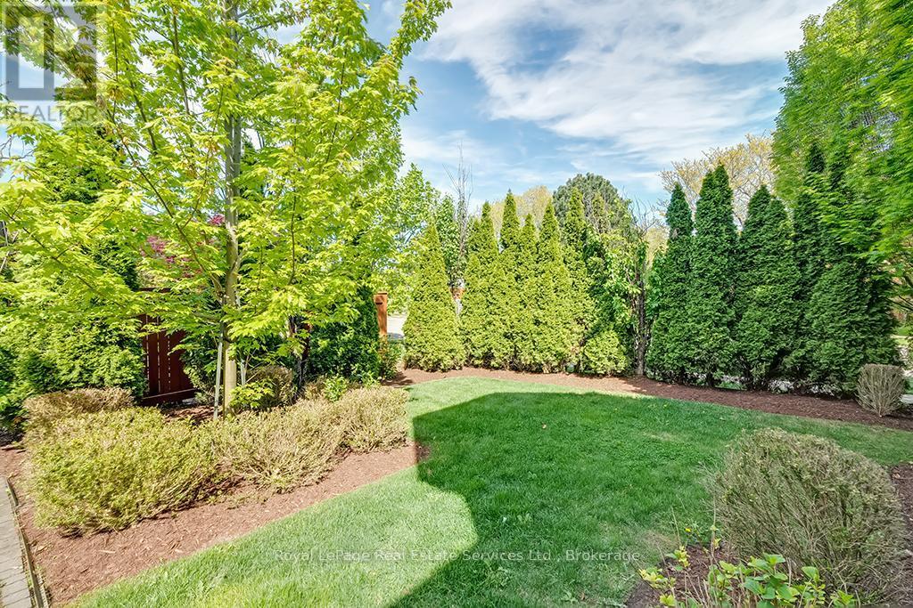 












2101 GROSVENOR STREET

,
Oakville (WC Wedgewood Creek),




Ontario
L6H4N1

