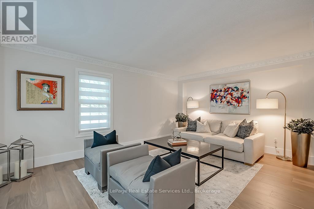 












2101 GROSVENOR STREET

,
Oakville (WC Wedgewood Creek),




Ontario
L6H4N1

