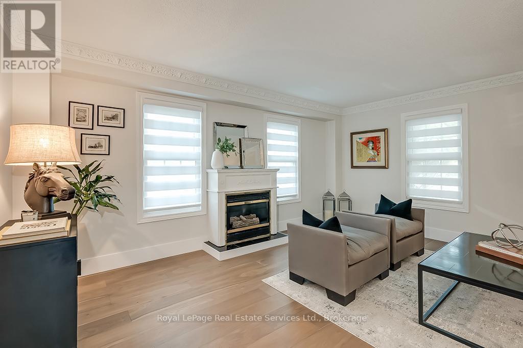 












2101 GROSVENOR STREET

,
Oakville (WC Wedgewood Creek),




Ontario
L6H4N1

