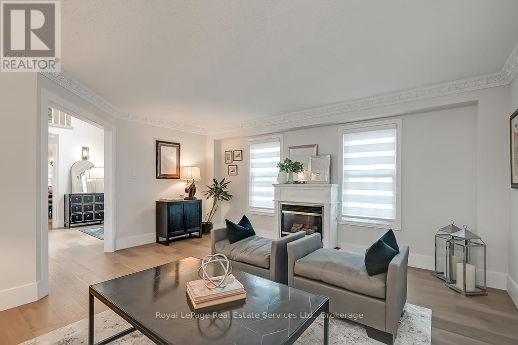 












2101 GROSVENOR STREET

,
Oakville (WC Wedgewood Creek),




Ontario
L6H4N1

